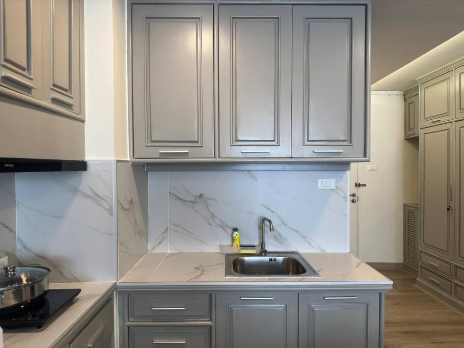 Warm And Classic Modern Appartamento