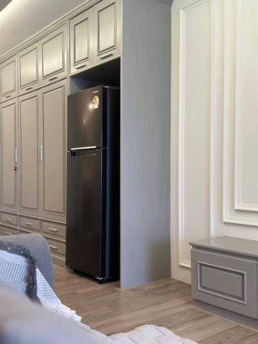 Warm And Classic Modern Appartement *
