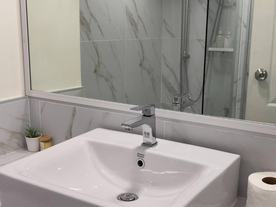 Appartement Warm And Classic Modern
