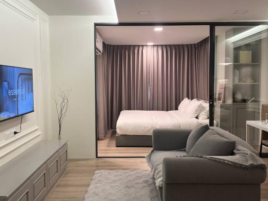 Appartement Warm And Classic Modern